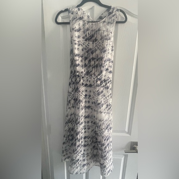 ANTONIO MELANI Dresses & Skirts - Antonio Melani dress with a cute small cutout in the back . ivory and navy.